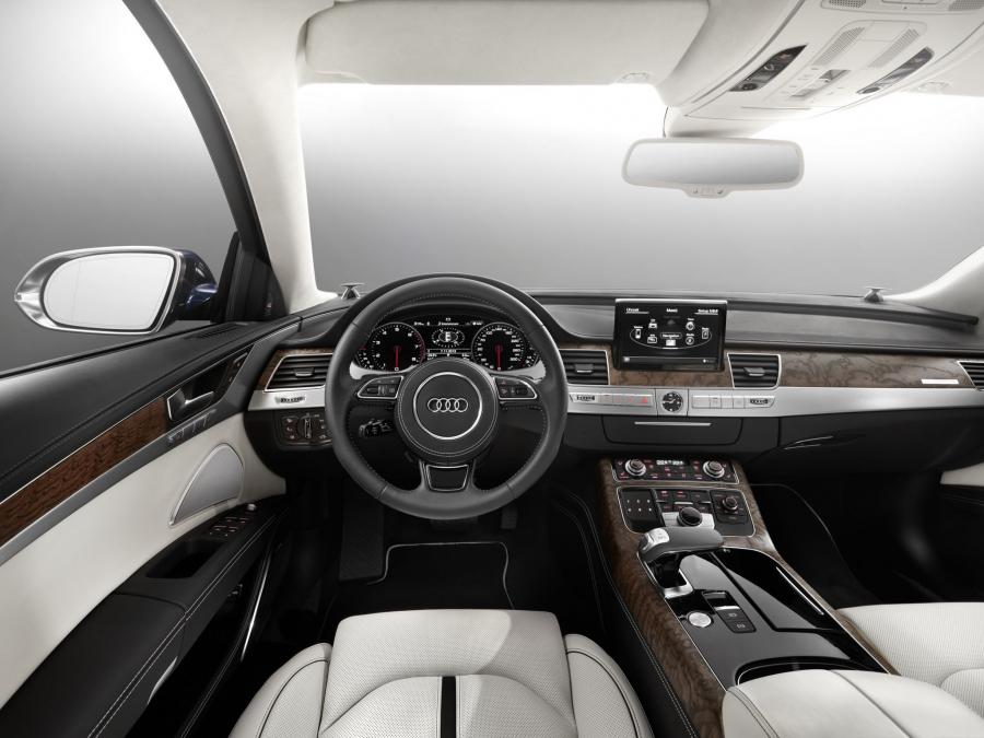 Торпедо Audi A8 L W12 Quattro Exclusive (D4) 2014 года  (фото 4 из 5)